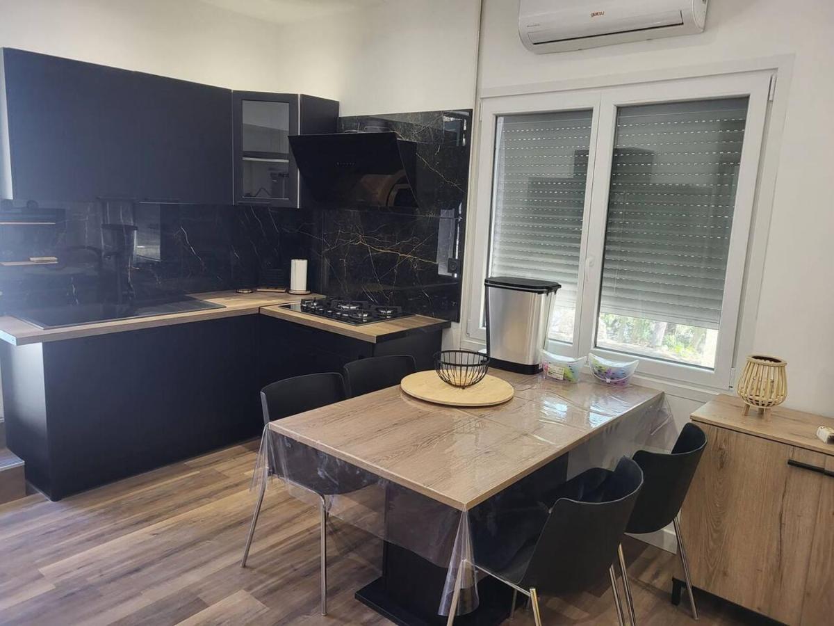 Appartement Jacuzzi Narbonne Exterior photo